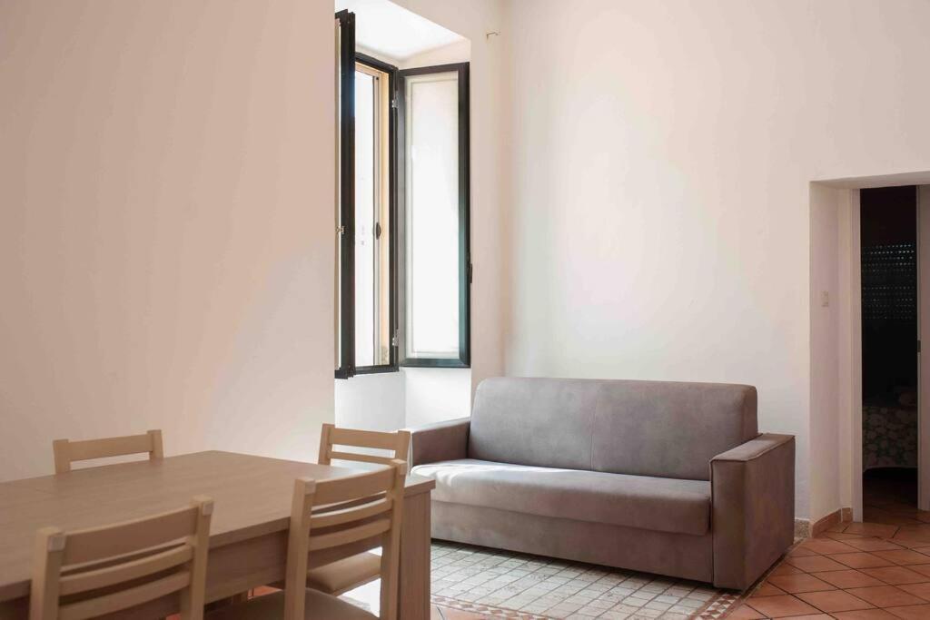 אלגהרו Leopardi Apartment 7 מראה חיצוני תמונה