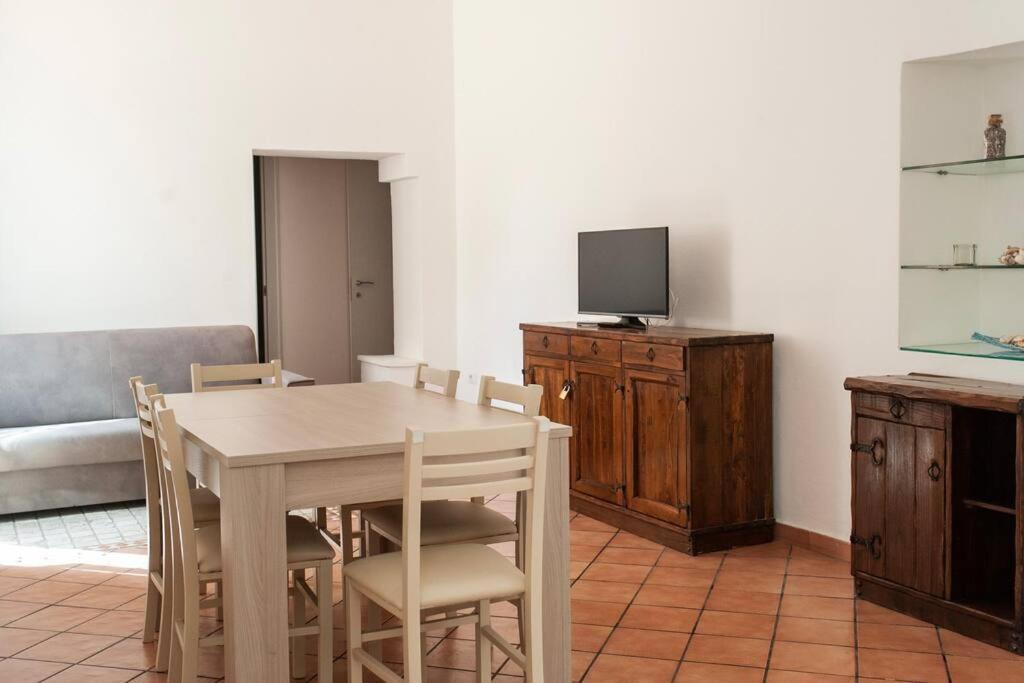 אלגהרו Leopardi Apartment 7 מראה חיצוני תמונה